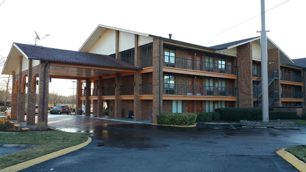 Hotel Baymont By Wyndham Nashville 2*