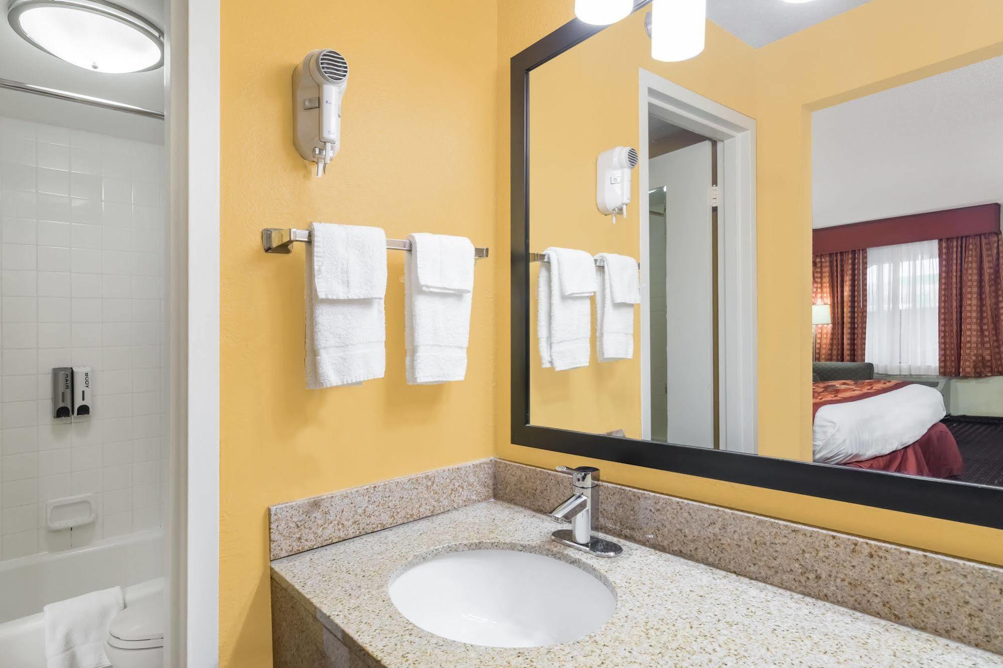 Hotel Baymont By Wyndham Nashville